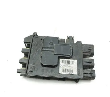 Opel Vivaro Fuse module 243501820R
