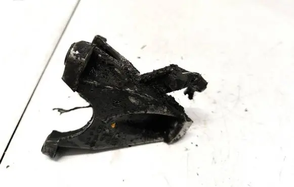 Audi A4 S4 B6 8E 8H Engine mounting bracket 8e0199308j