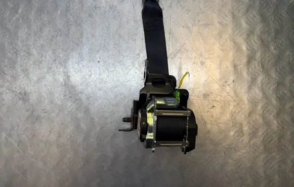 KIA Stinger Middle seatbelt (rear) L003080