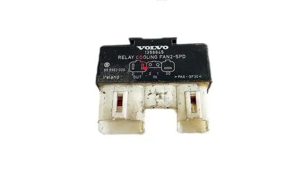 Volvo V70 Coolant fan relay 1398845