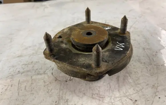 Jeep Grand Cherokee (WK) Front upper strut mount 