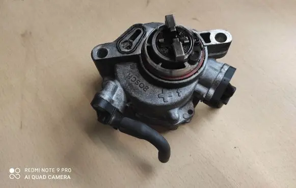 Ford Focus Vacuum pump 9804021880