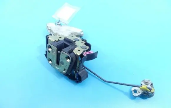 Subaru Impreza II Front door lock 61100FE000 IMPRK1138957