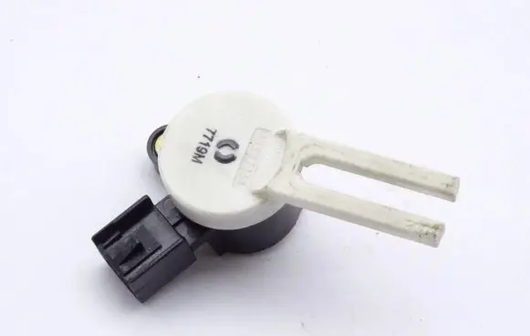 Opel Astra K Brake pedal sensor switch 13597418