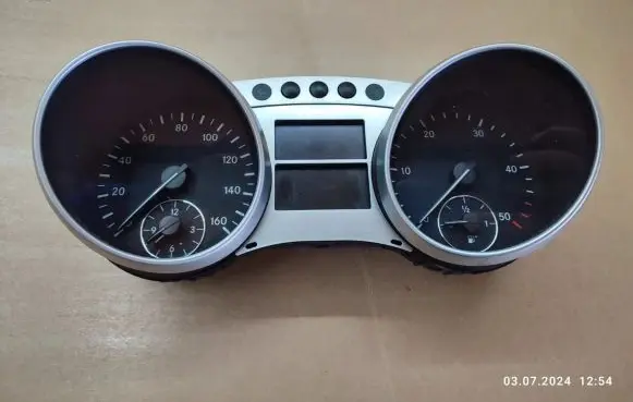 Mercedes-Benz ML W164 Speedometer (instrument cluster) A2515402748