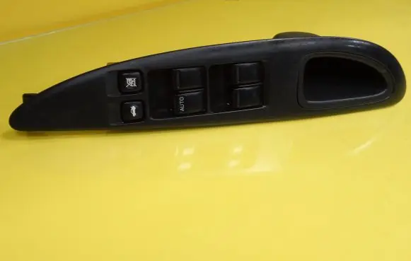 Nissan Primera Electric window control switch C8DD702N