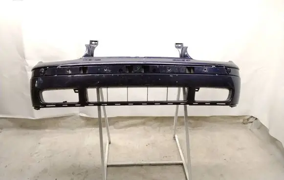 Volkswagen Golf IV Front bumper 1E0807724 1E0807723