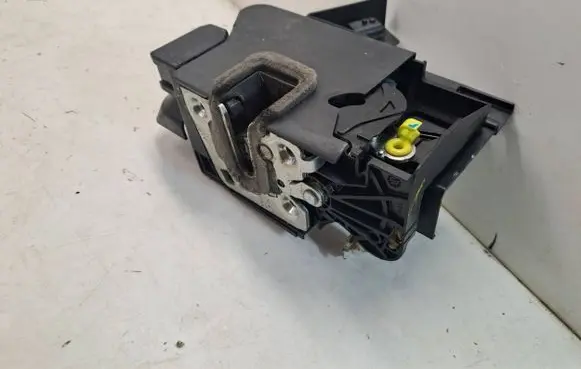 Dacia Sandero III Front door lock