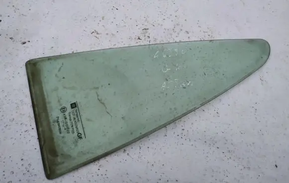 Rear vent window glass