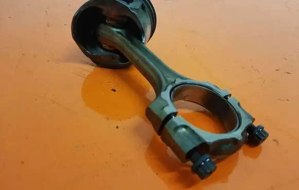 Toyota Yaris Piston 