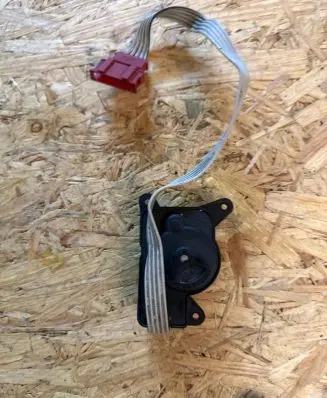 Volkswagen Golf III A/C air flow flap actuator/motor 357819126