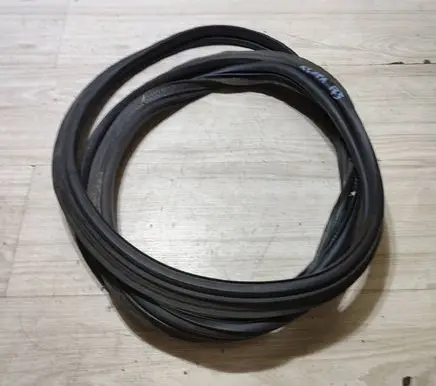 Fiat 500X Trunk rubber seal (body) V4U77