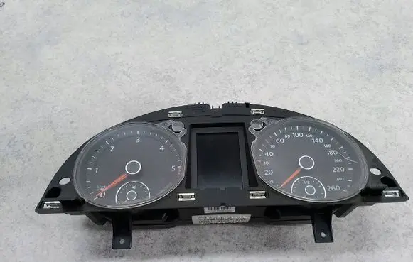 Volkswagen PASSAT B7 Speedometer (instrument cluster)