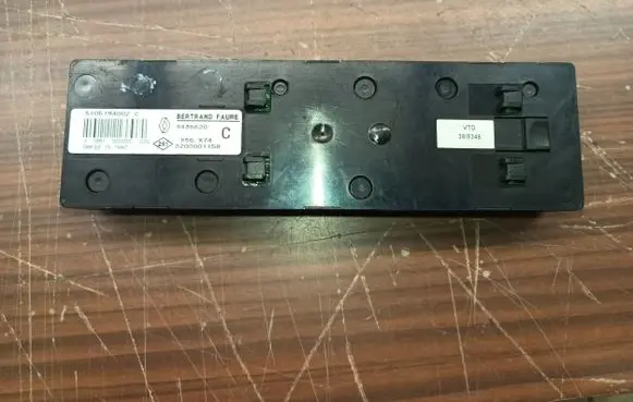 Renault Espace - Grand espace IV Air suspension control unit module (rear) 8200001158 9436620 S105194002C