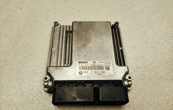 BMW 5 E60 E61 Engine control unit/module 0281015130 7811151 170077884