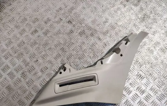 (D)pillar trim (top)