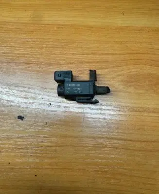 BMW 5 F10 F11 Turbo solenoid valve 7810831 70231800 13T082