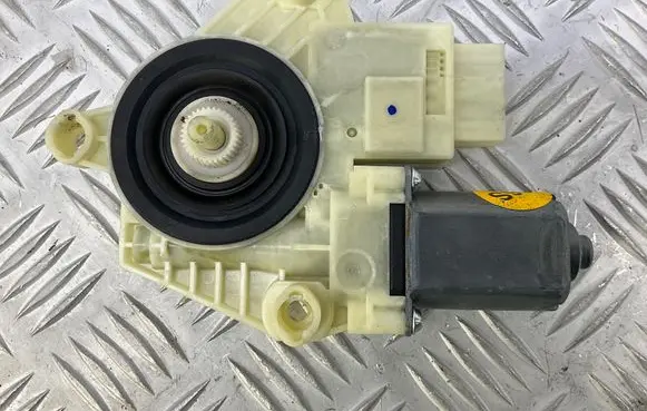 Volkswagen Golf VII Rear door window regulator motor 5Q4959812A