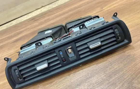 BMW 5 F10 F11 Dash center air vent grill 16828110