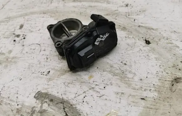 BMW 3 E90 E91 Throttle body valve 7810752