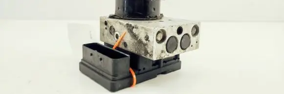 Volvo S60 ABS Pump 30643982 10092504053