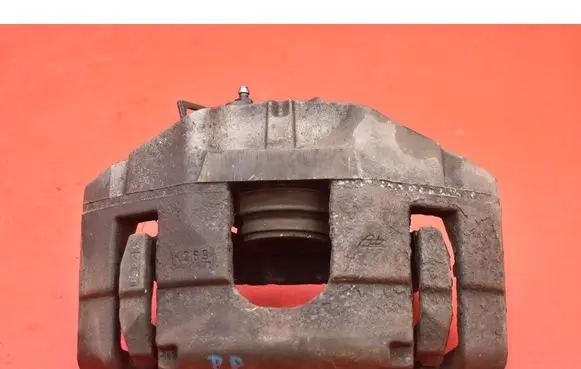 Skoda Superb B6 (3T) Front brake caliper