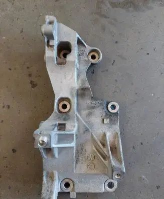 Skoda Roomster (5J) Generator/alternator bracket 045903143E