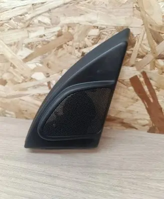 Front door high frequency speaker