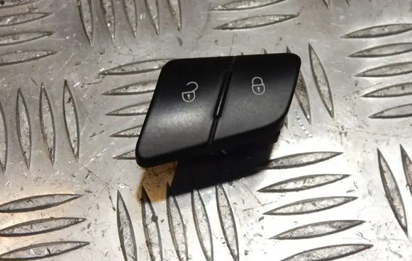 Volkswagen PASSAT B6 Central locking switch button 3C0962125B 47121