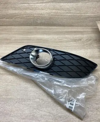 Mercedes-Benz B W245 Front fog light trim/grill A1698852722 LEFTSIDE