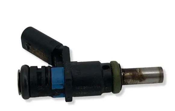 Audi Q7 4M Fuel injector 06E906031A