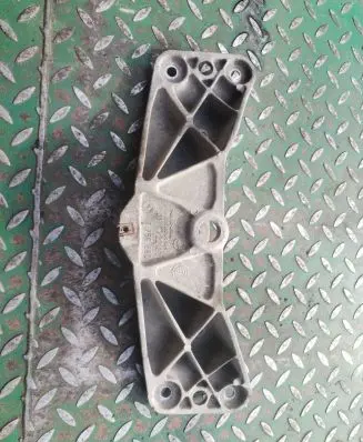 BMW 7 E65 E66 Gearbox mounting bracket 6759680 0102232