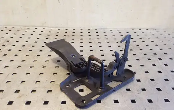 Audi A4 S4 B8 8K Engine bonnet/hood lock/latch loop/hook 8T0823480