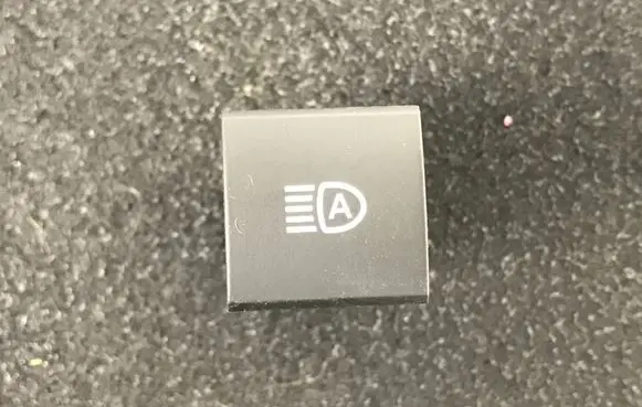 Toyota Yaris Light switch M71043