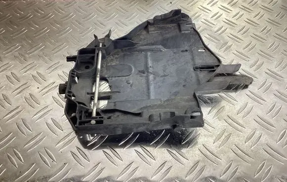 Headlight/headlamp mounting bracket