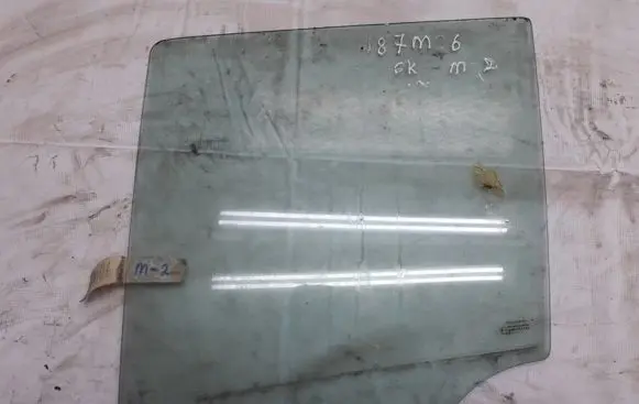 Mazda 2 Rear door window glass