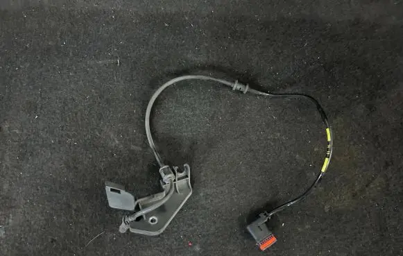 Mercedes-Benz E AMG W212 ABS rear brake sensor A2129051001