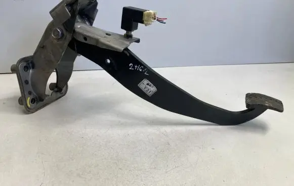 KIA Sorento Brake pedal 938103K000