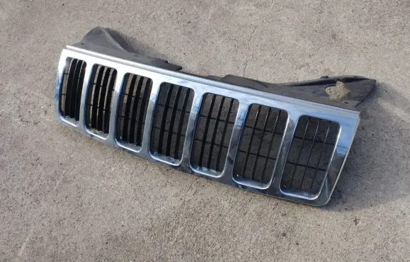 Jeep Grand Cherokee (WK) Front bumper upper radiator grill 55156814AE