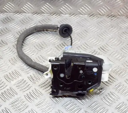 Audi Q3 8U Front door lock 8J2837016E