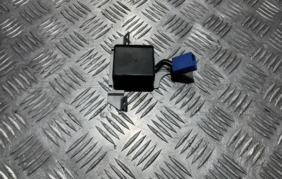 Mazda 3 Antenna control unit BDMD66T30