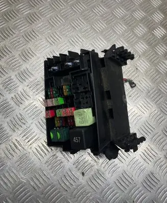 Volkswagen Jetta VI Fuse module