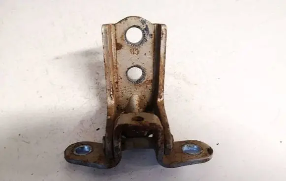 Hyundai Santa Fe Rear door lower hinge
