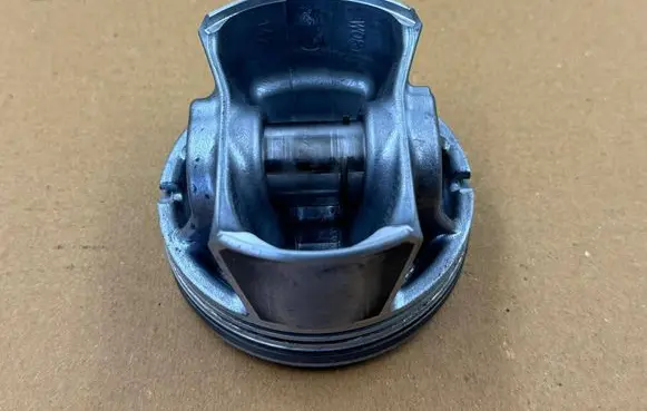 BMW 1 F20 F21 Piston 7601181