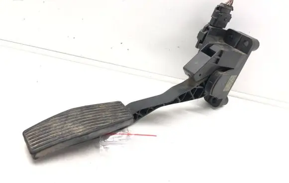 Opel Zafira A Accelerator throttle pedal 90581208AQ