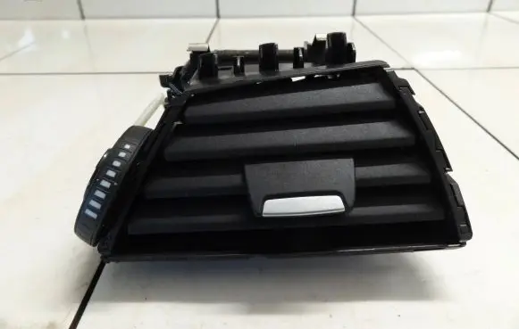 BMW 1 F20 F21 Dash center air vent grill 9205356