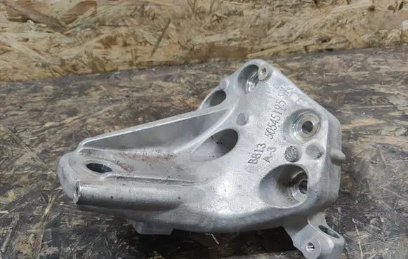 Alfa Romeo Giulia Engine mounting bracket 50545195