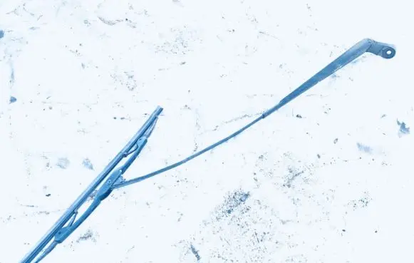 Front wiper blade arm