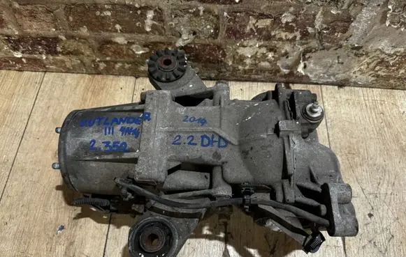 Mitsubishi Outlander Rear axle beam with reductor 