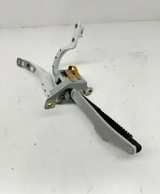 BMW 5 F10 F11 Loading door lower hinge 
